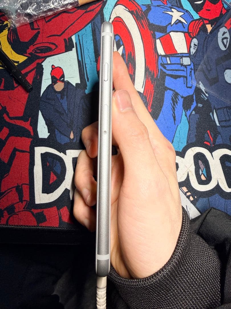 iPhone 8 ホワイト64GB simロックなし 電池95％