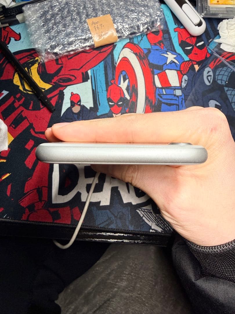 iPhone 8 ホワイト64GB simロックなし 電池95％