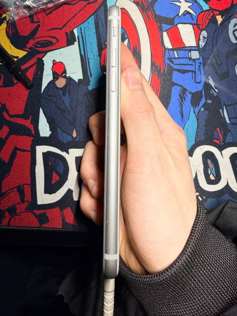 iPhone 8 ホワイト64GB simロックなし 電池95％