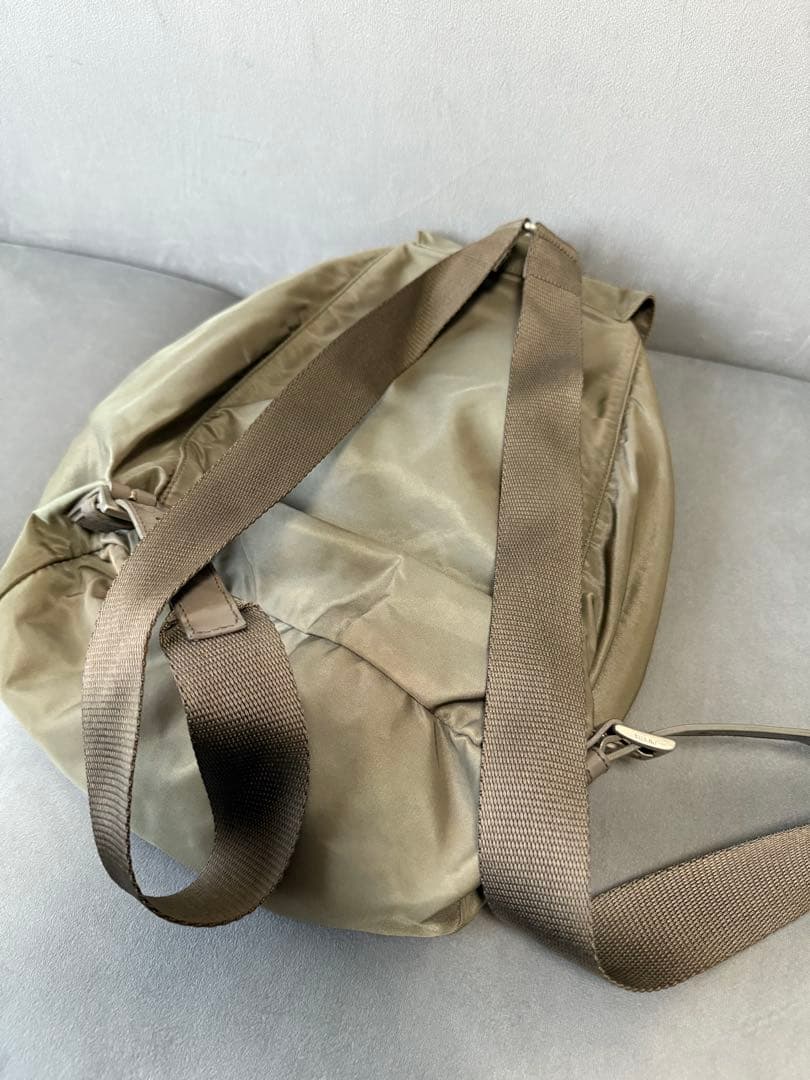 プラダ ナイロン バックパック カーキ 三角ロゴ カーキ