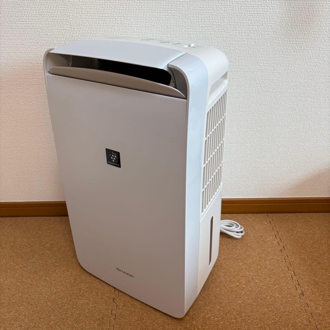 【良品】シャープ 衣類乾燥除湿機 CM-J100-W プラズマクラスター2019