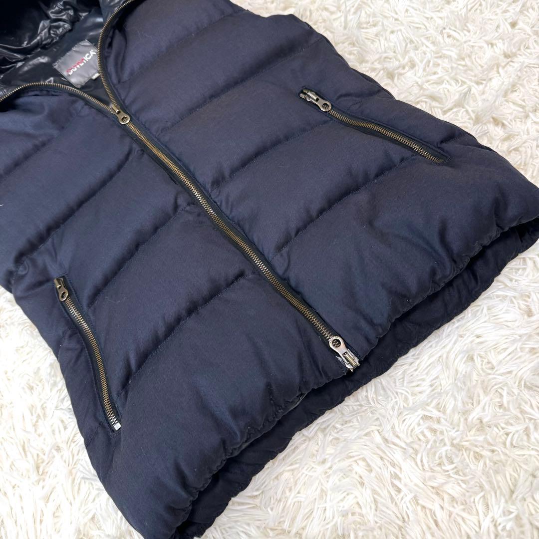 美品　デュベティカ　ダウンベスト　ネイビー フード付き　大きいサイズ　L サイズ