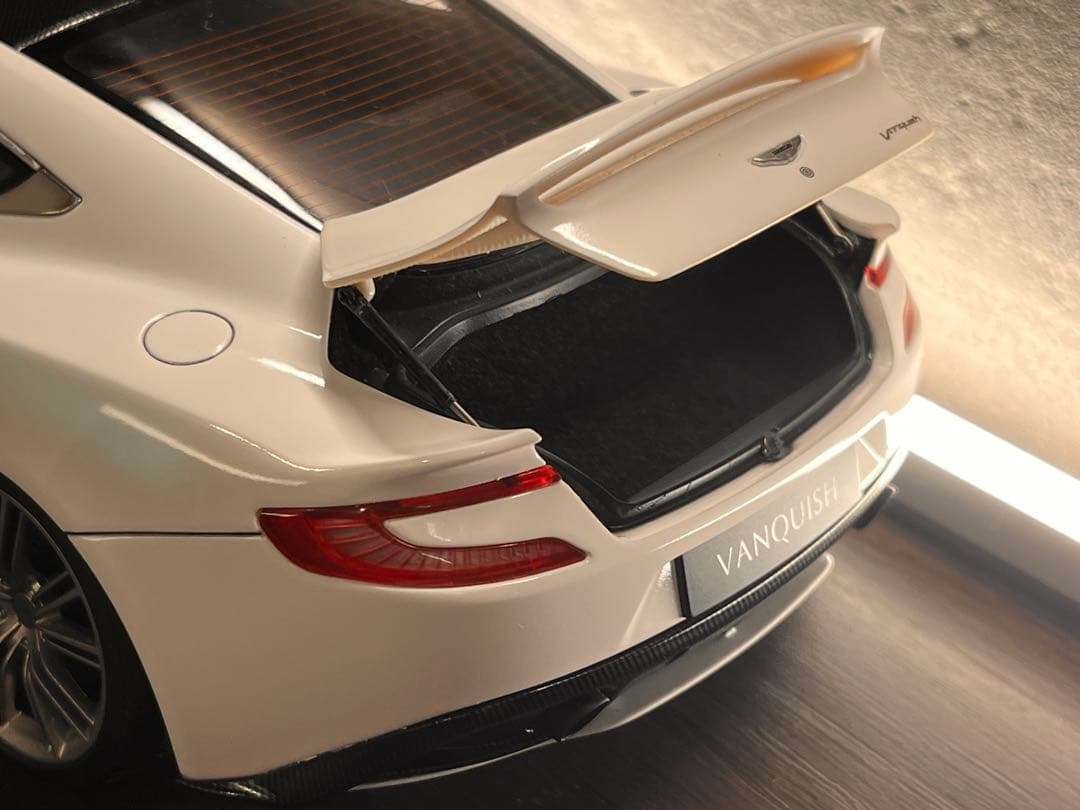 オートアート 1/18 アストンマーチン ヴァンキッシュ