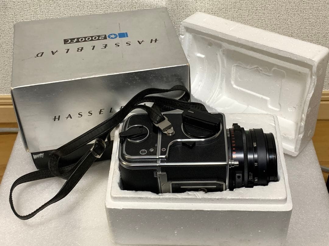 フィルムカメラ HASSELBLAD 2000FC Planar 1:2.8 80mm