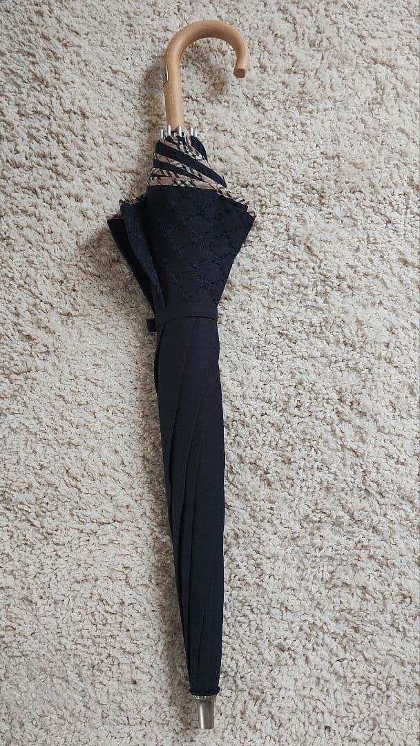 BURBERRYネイビー レース模様 日傘