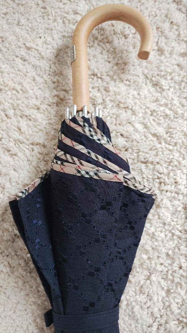 BURBERRYネイビー レース模様 日傘