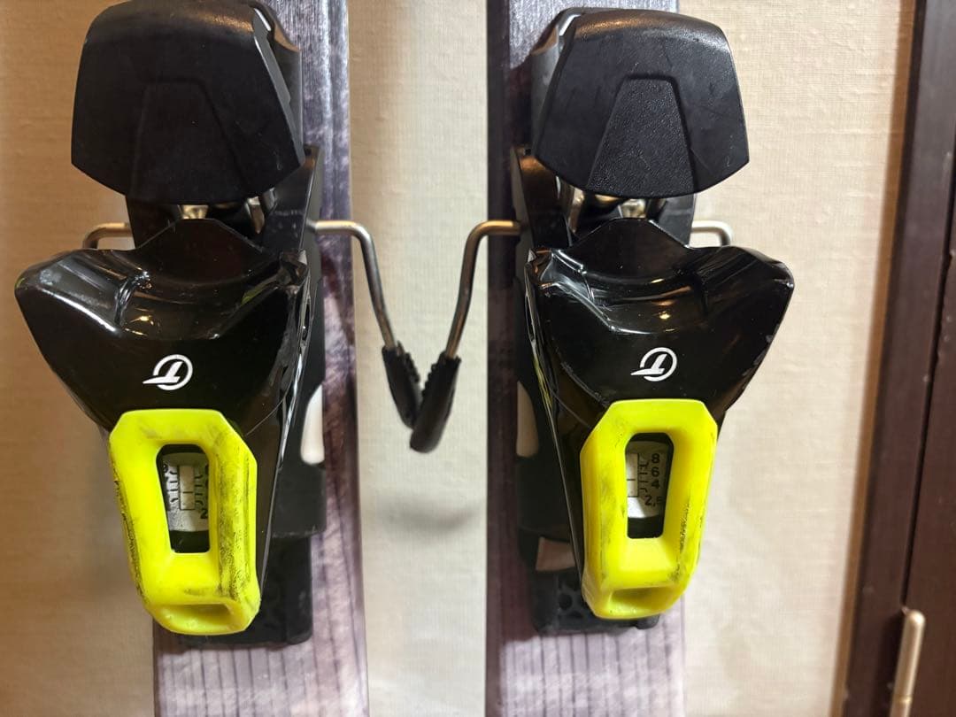 Hart スキー板 Tyrolia ビンディング付き、ストック付き、ケース付き