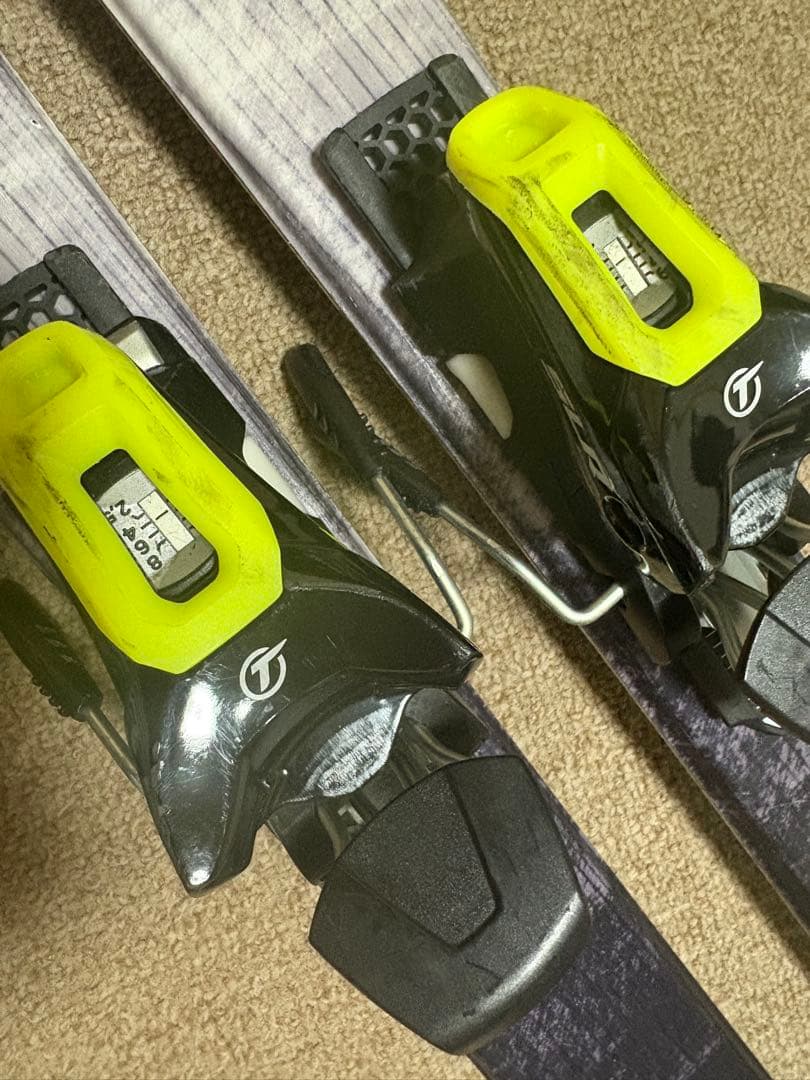 Hart スキー板 Tyrolia ビンディング付き、ストック付き、ケース付き