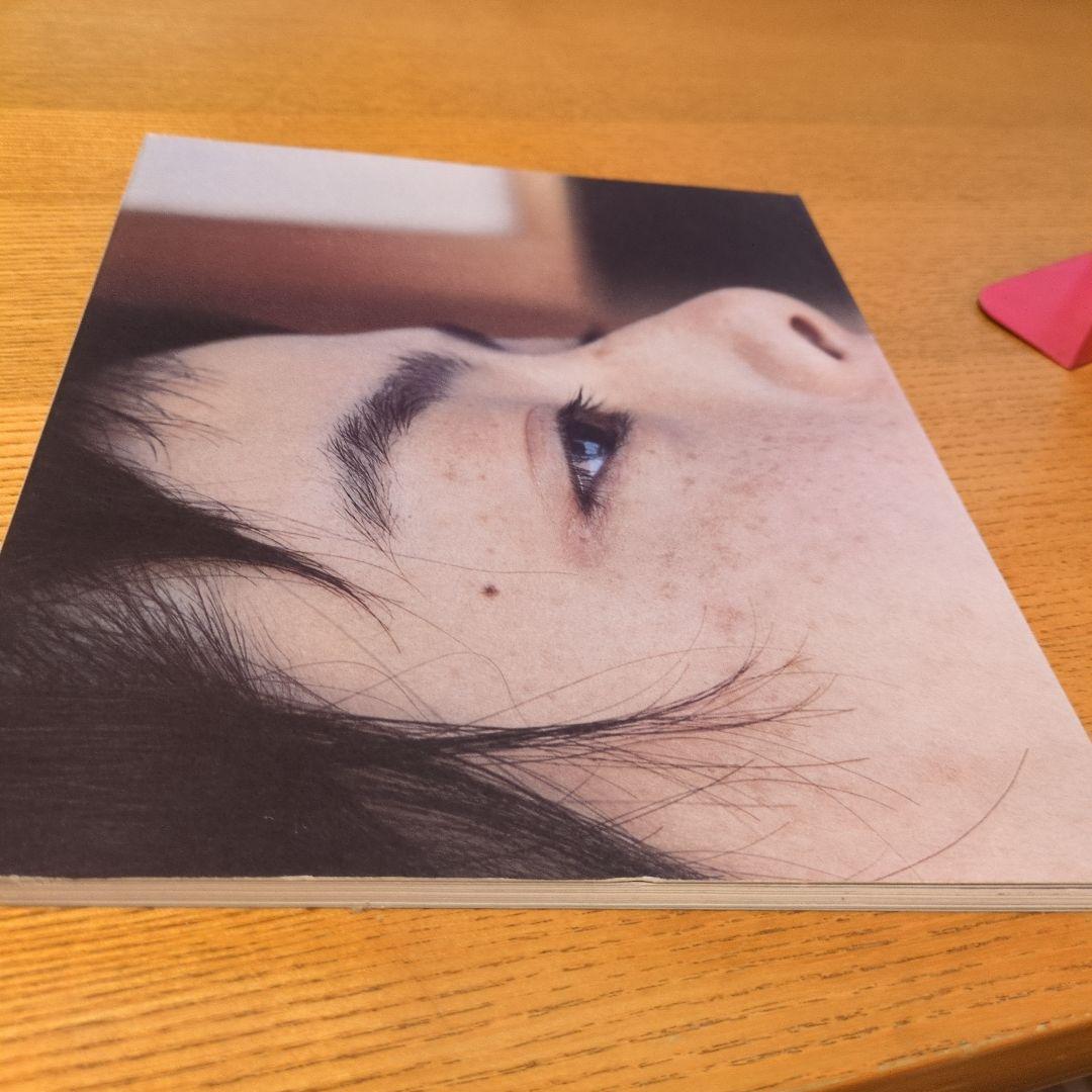 B8 blue　川内倫子市川実日子小西真奈美