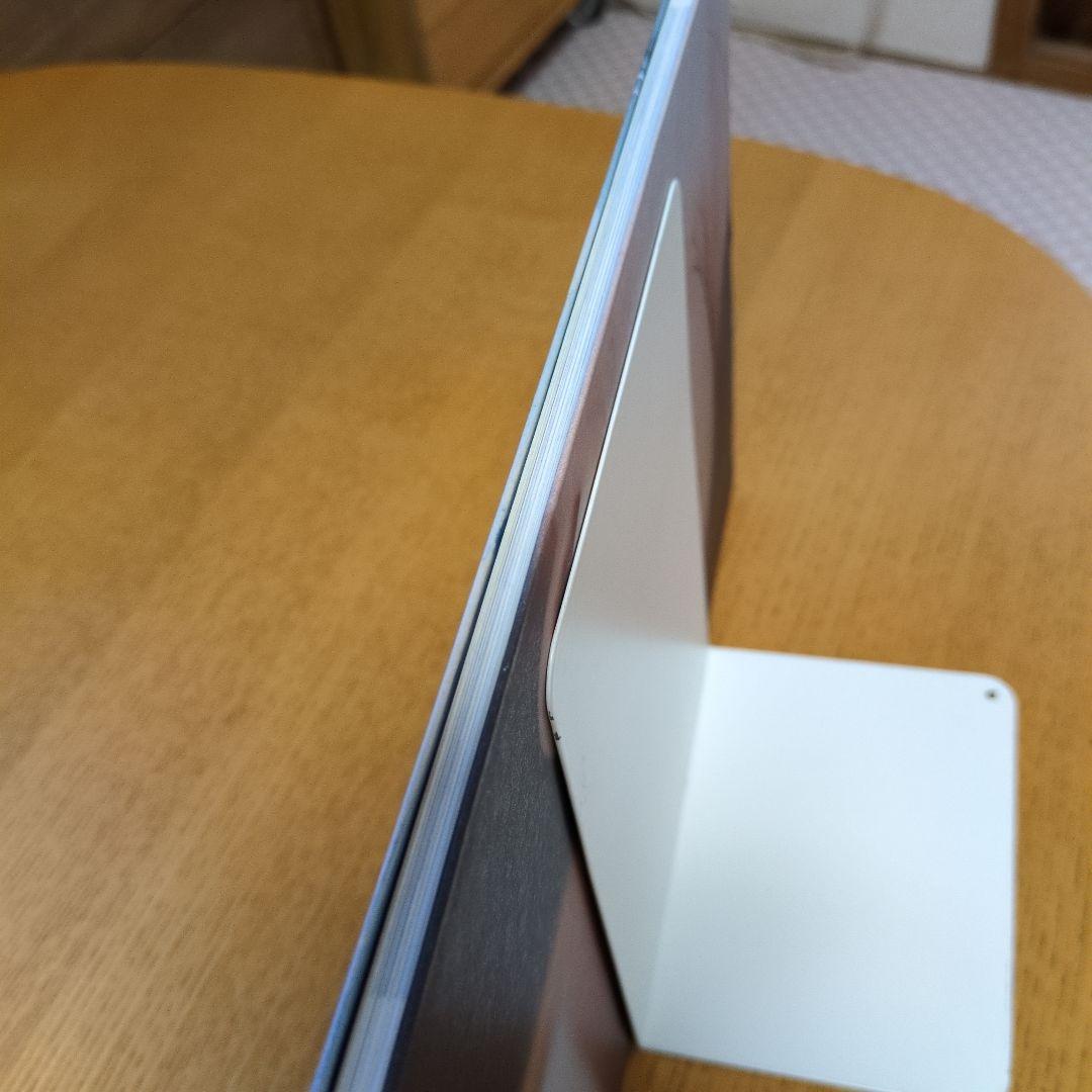 B8 blue　川内倫子市川実日子小西真奈美