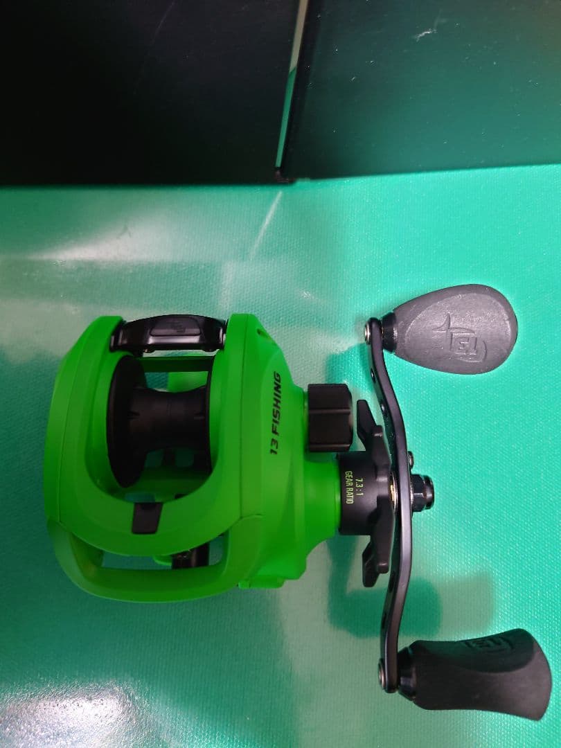 13 FISHING インセプションスポーツ Z 左手用 グリーン