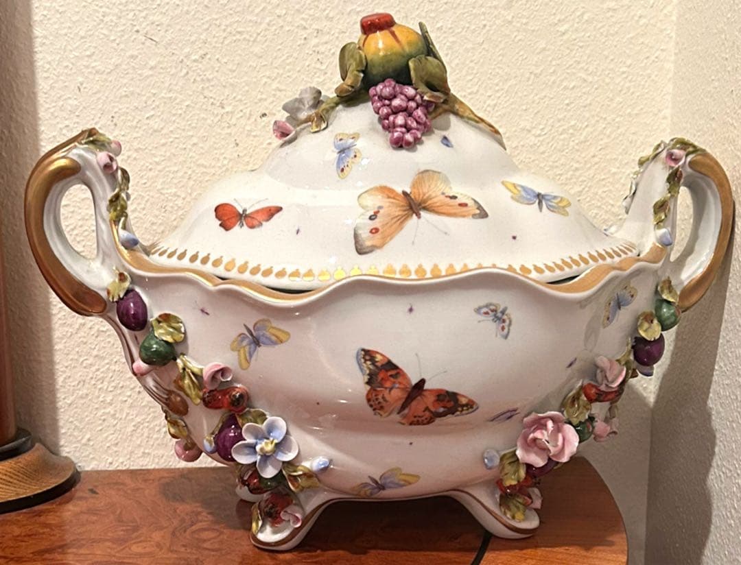 Mcmgcmi マンガーニ 　イタリア製　置物　陶器　ジュエリーボックス