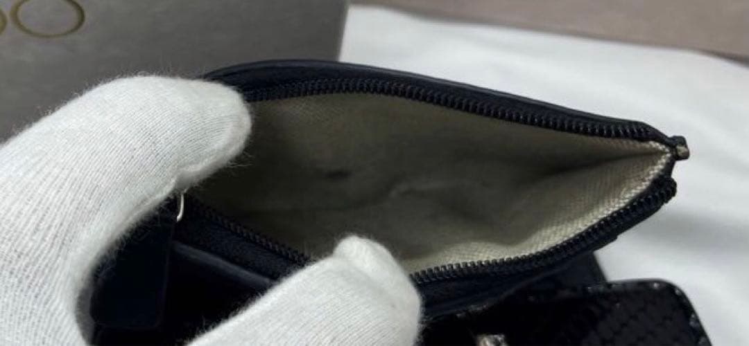 JIMMY CHOO(ジミーチュウ) ブラック 三つ折り財布