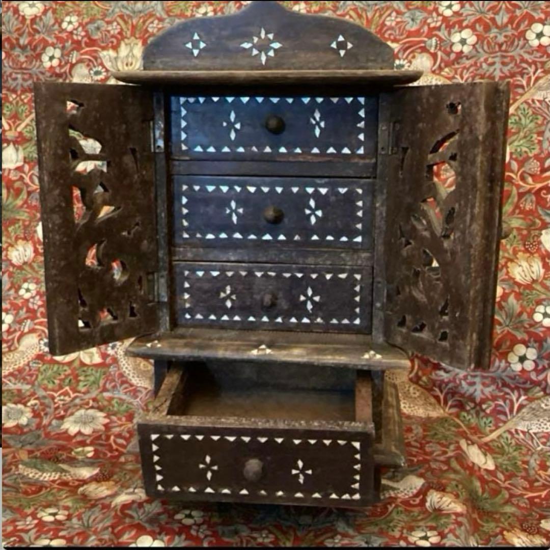 象嵌細工 トカゲ彫刻扉付き四段小引き出し アンティーク アクセサリーケース