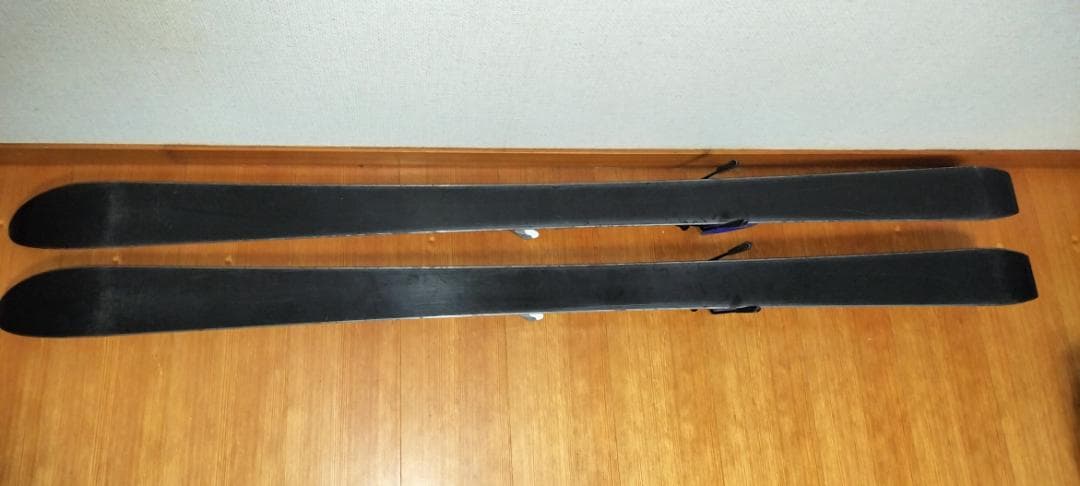 ①子供スキー2点セット 板とストック 身長145～160cm