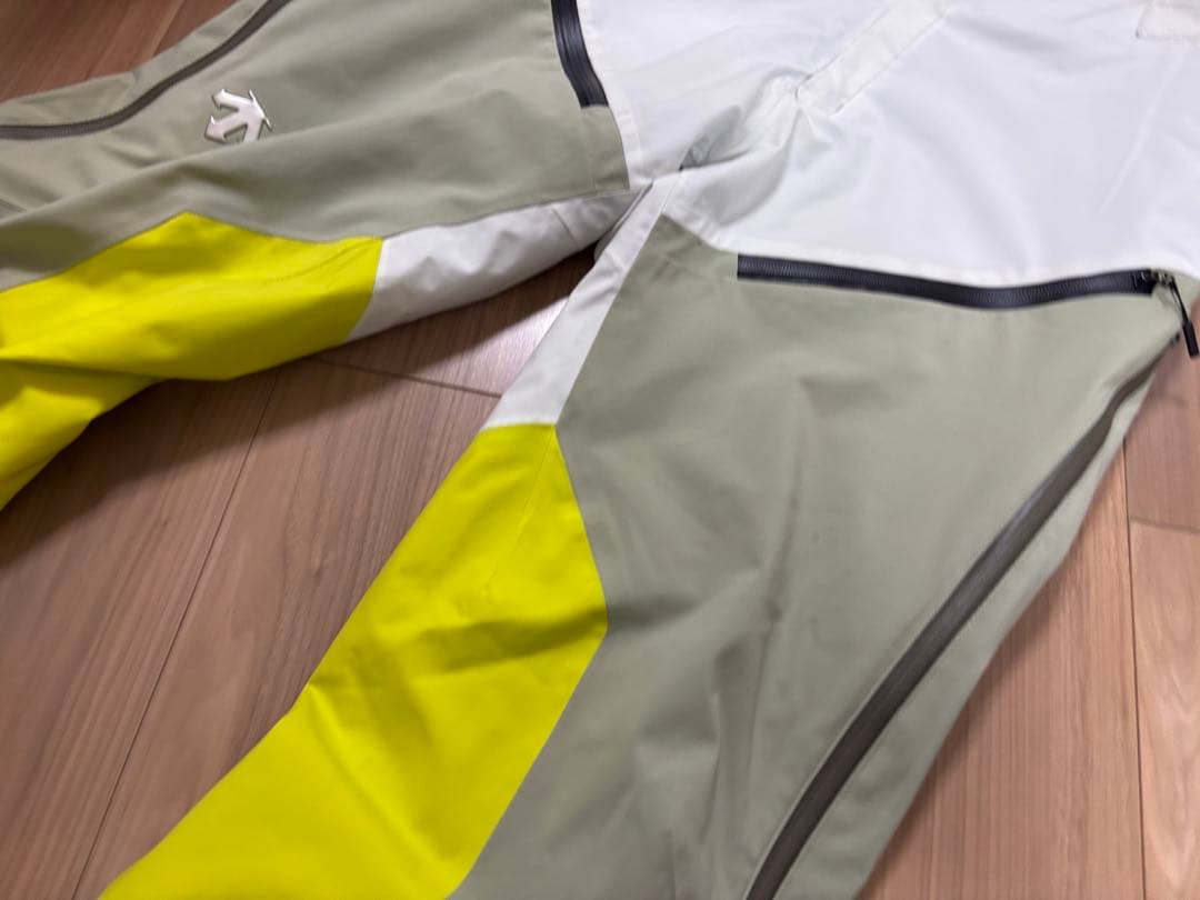 ★24年モデル★お洒落　デサント　スキーウエア 上下セット　SAJ デモ　技術選