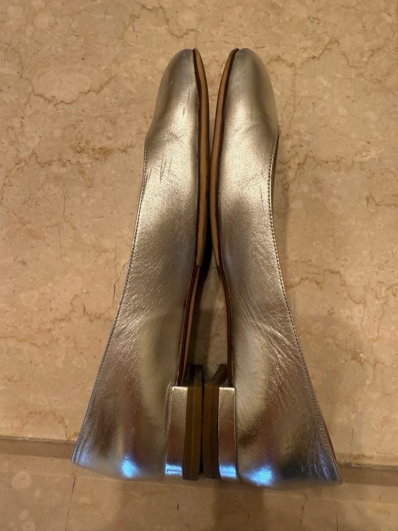 人気色❤︎FRANCESCO RUSSO シルバー フラットシューズ　37サイズ