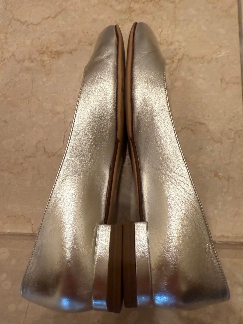 人気色❤︎FRANCESCO RUSSO シルバー フラットシューズ　37サイズ