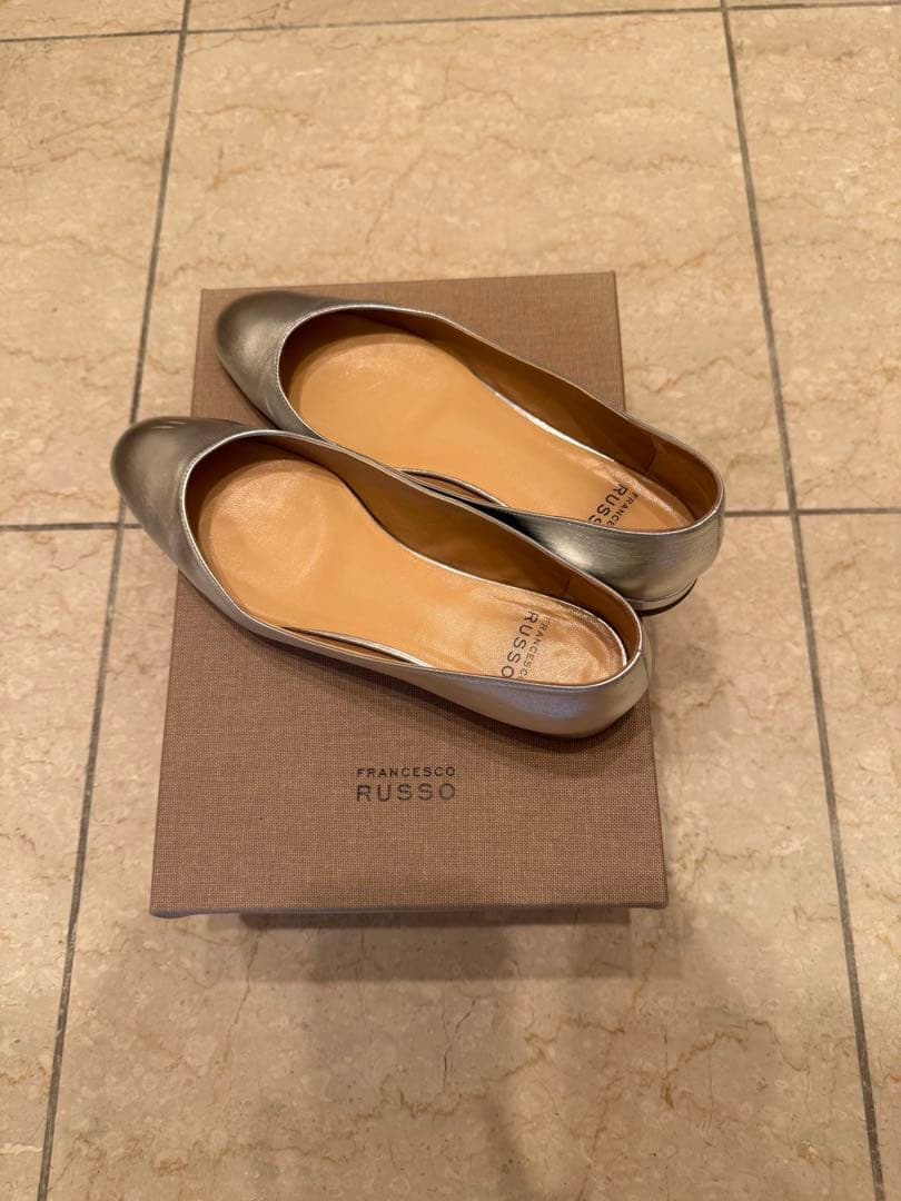 人気色❤︎FRANCESCO RUSSO シルバー フラットシューズ　37サイズ