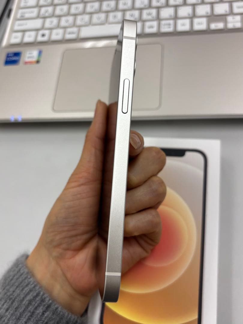 iPhone 本体 12 ホワイト 126GB 状態良好 SIMロック解除済