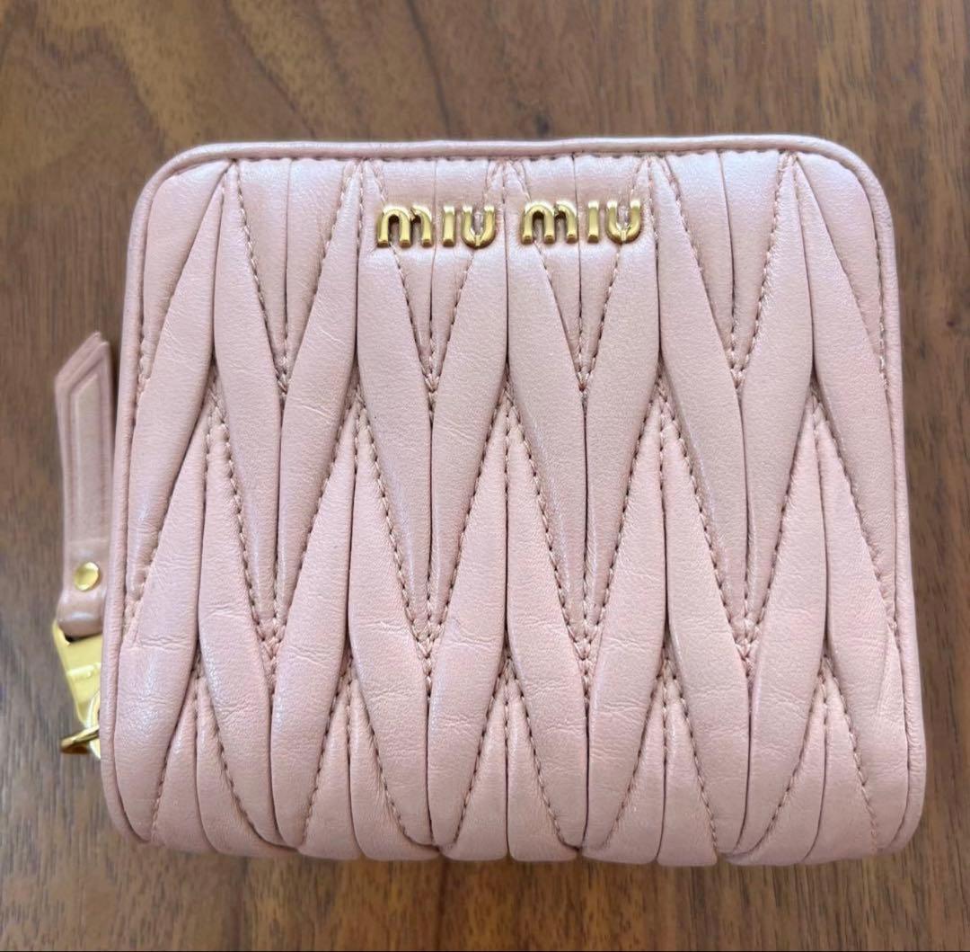 MIU MIU ミュウミュウ マテラッセ 財布 二つ折り財布 ピンク