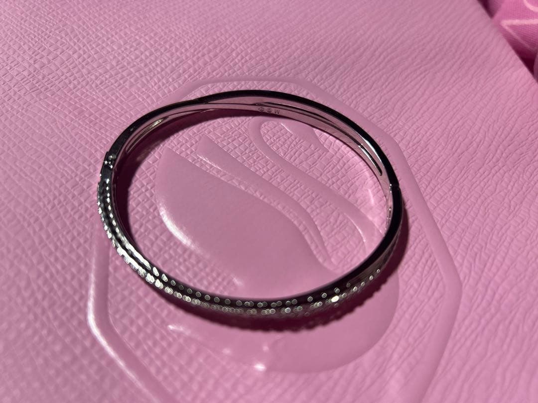 Swarovski シルバー クロスデザイン バングル