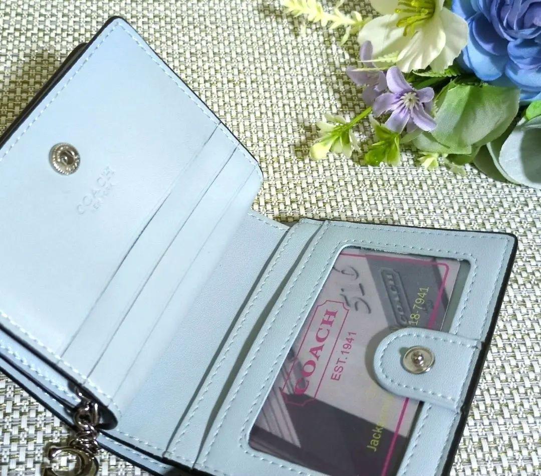 COACH グリーン 花柄 折財布 パス入れあり　美品✨️