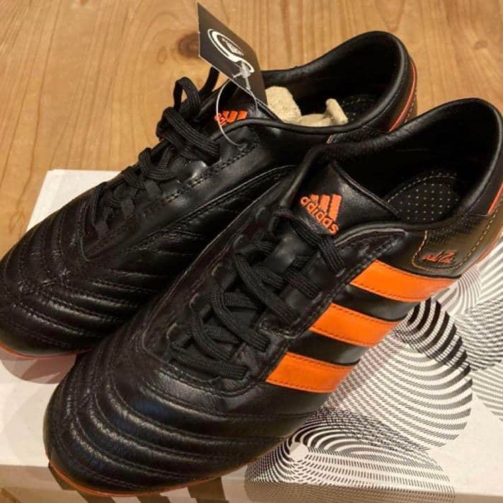 adidas サッカーシューズ ブラック/オレンジ