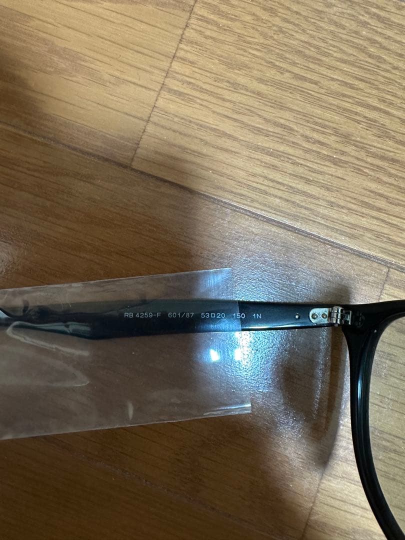 Ray-Ban RB 4256F ブラックサングラス