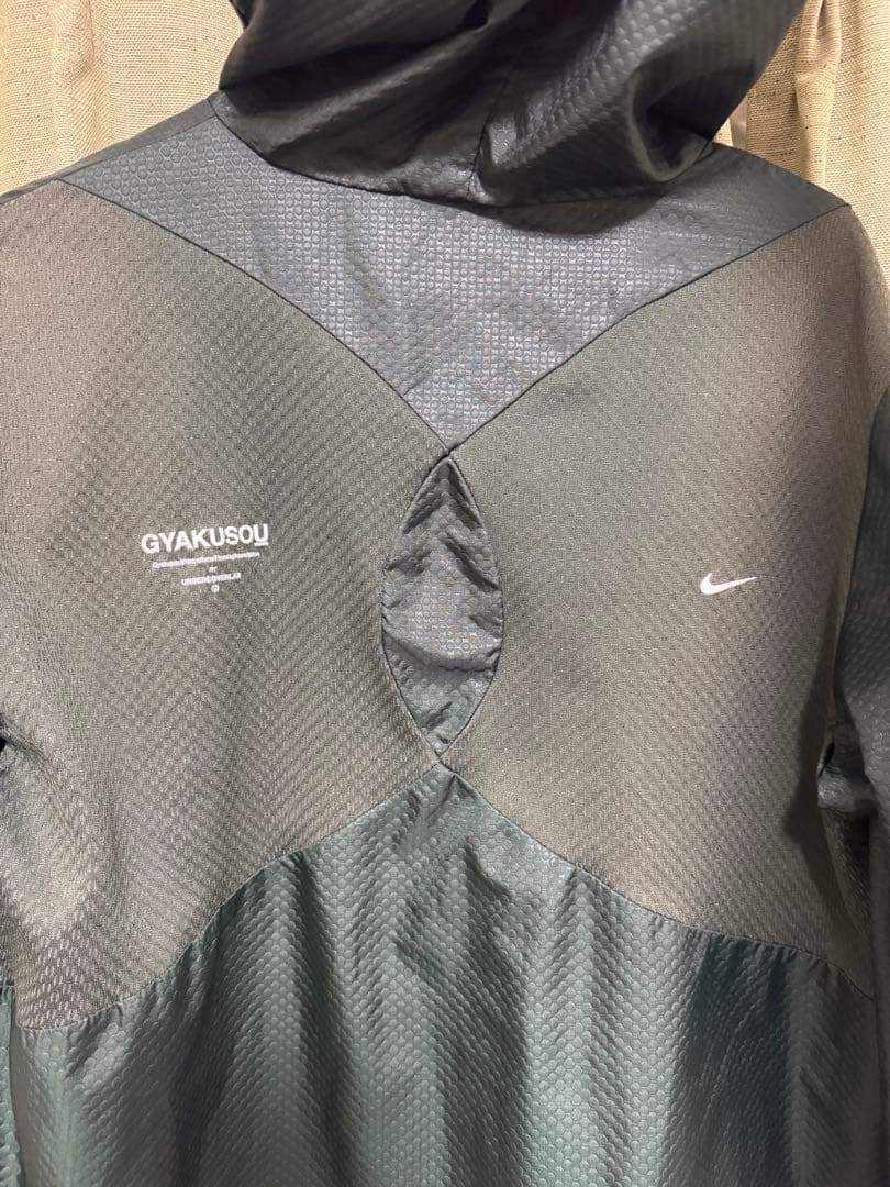 GYAKUSOU フード付きウィンドブレーカー ダークグリーン