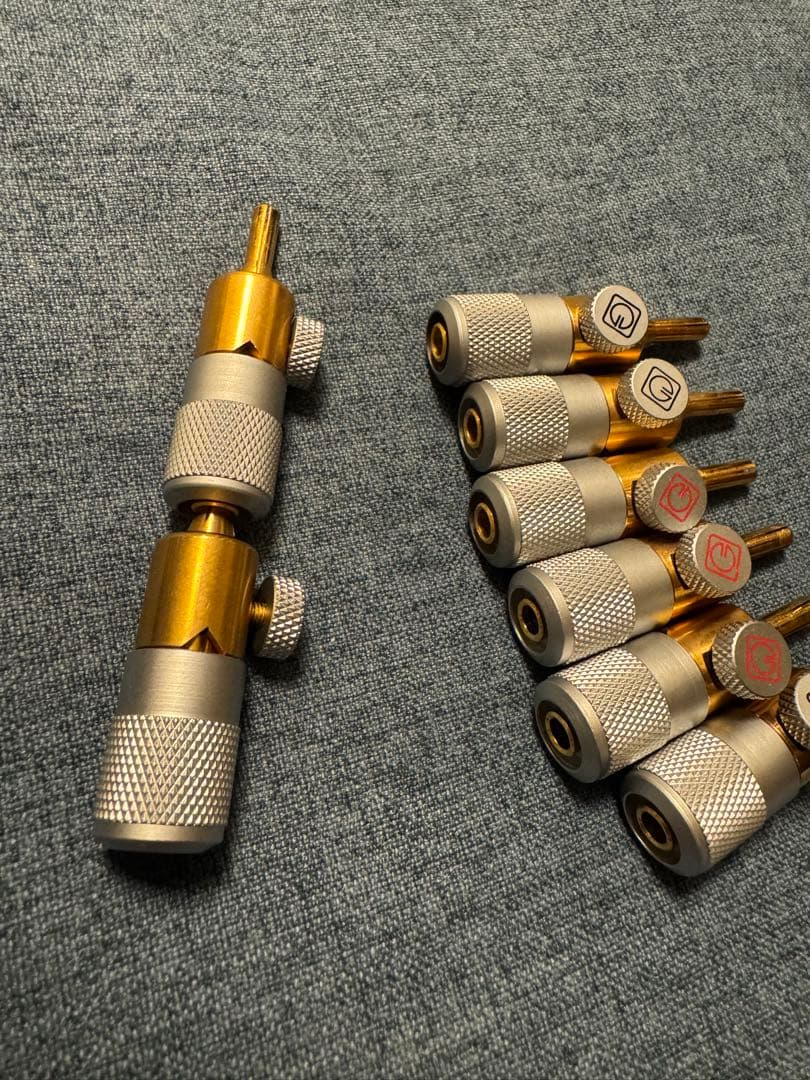 ゴールドムンド　バナナプラグ8個