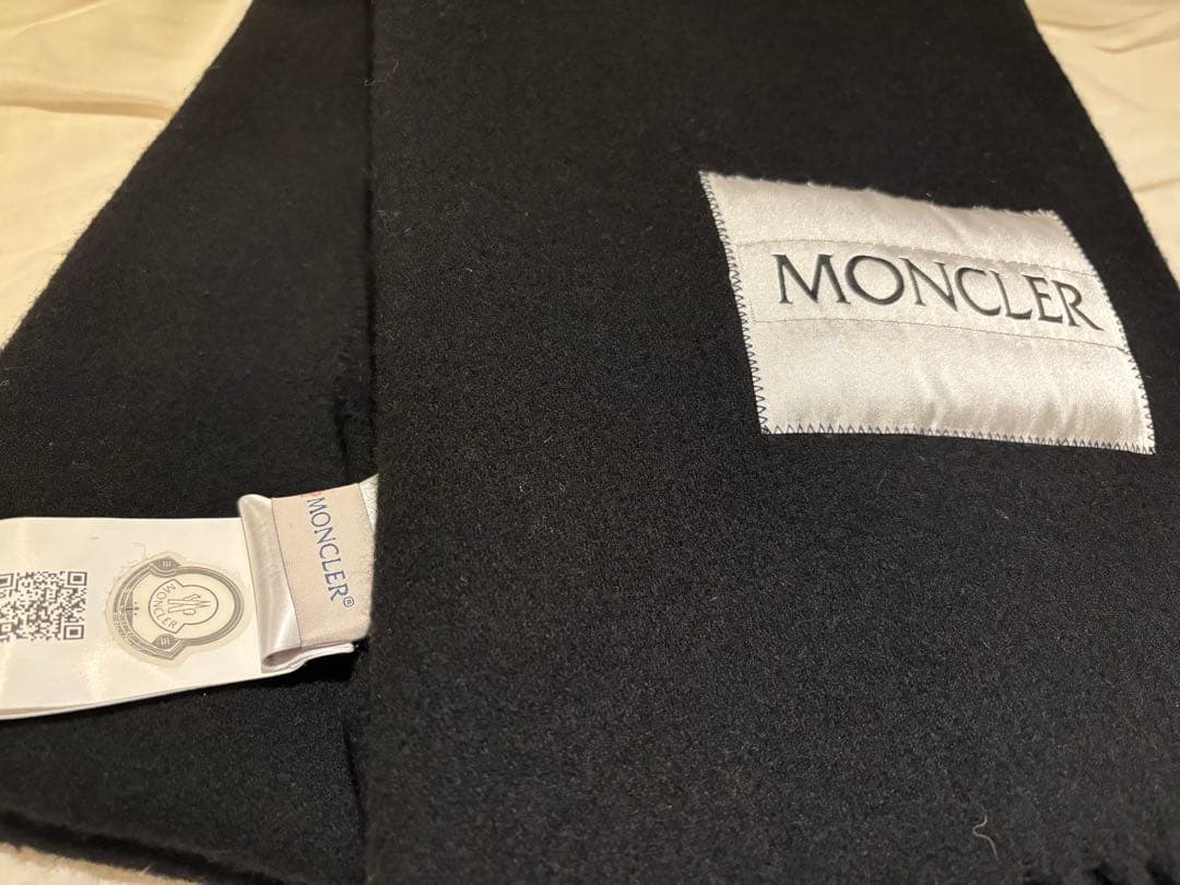 MONCLER 黒 マフラー フリンジ付き