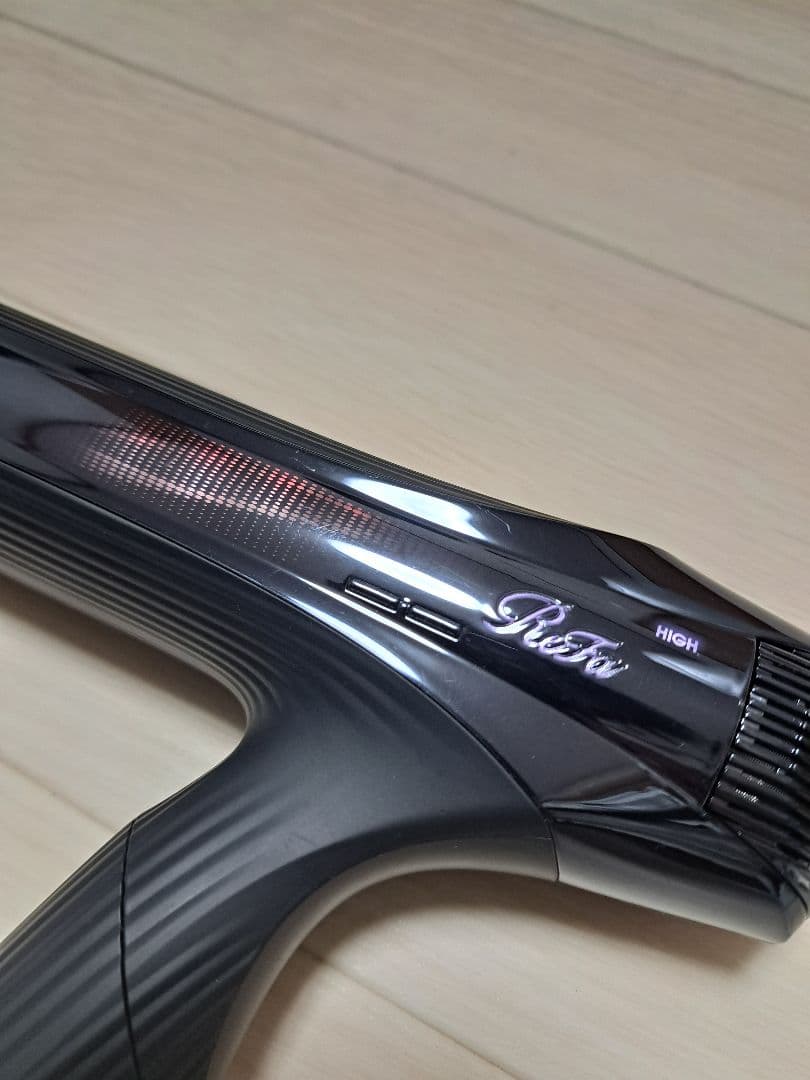 リファ ドライヤースマートW ダブル Refa 2024年製　海外対応 ブラック