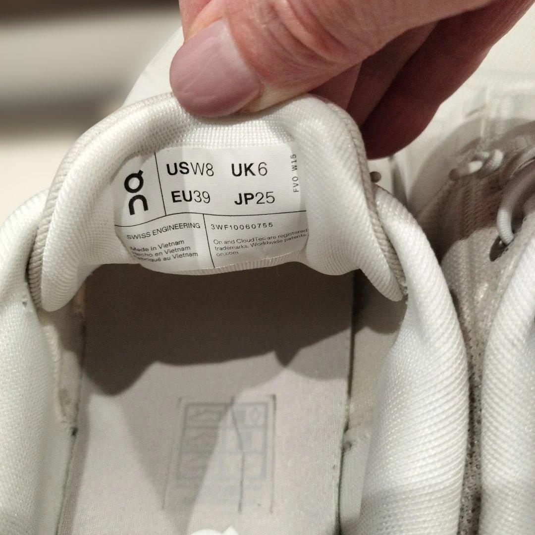 【美品】Onスニーカー cloud6 Pearl/White 25cm