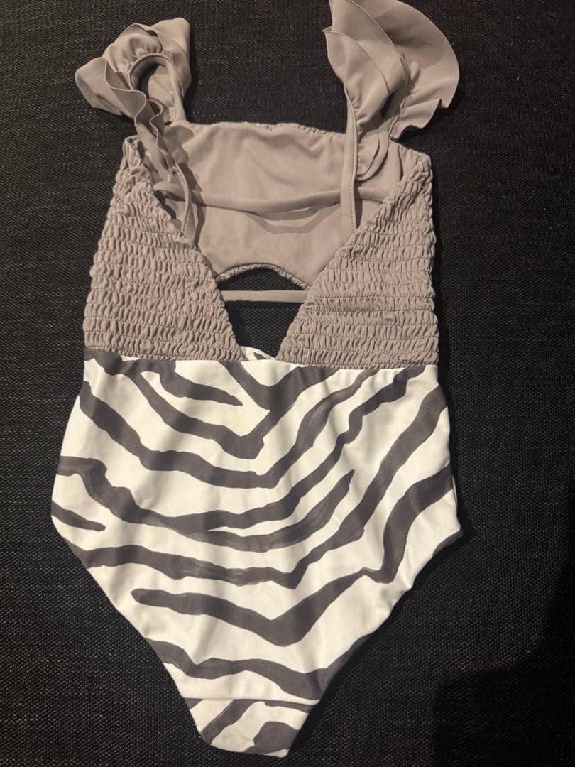 ゼブラ柄フリルセパレート水着 115 alexia stam