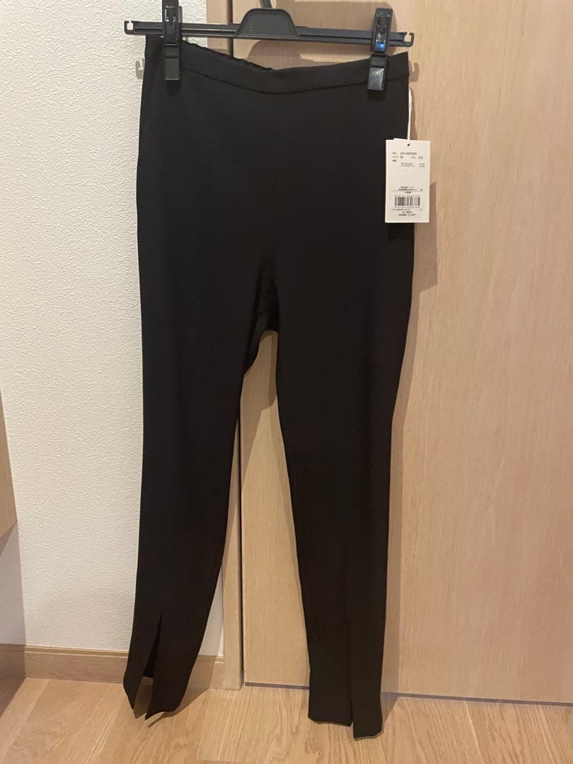 新品タグ付き　LE PHIL 黒スリットパンツ サイズ00