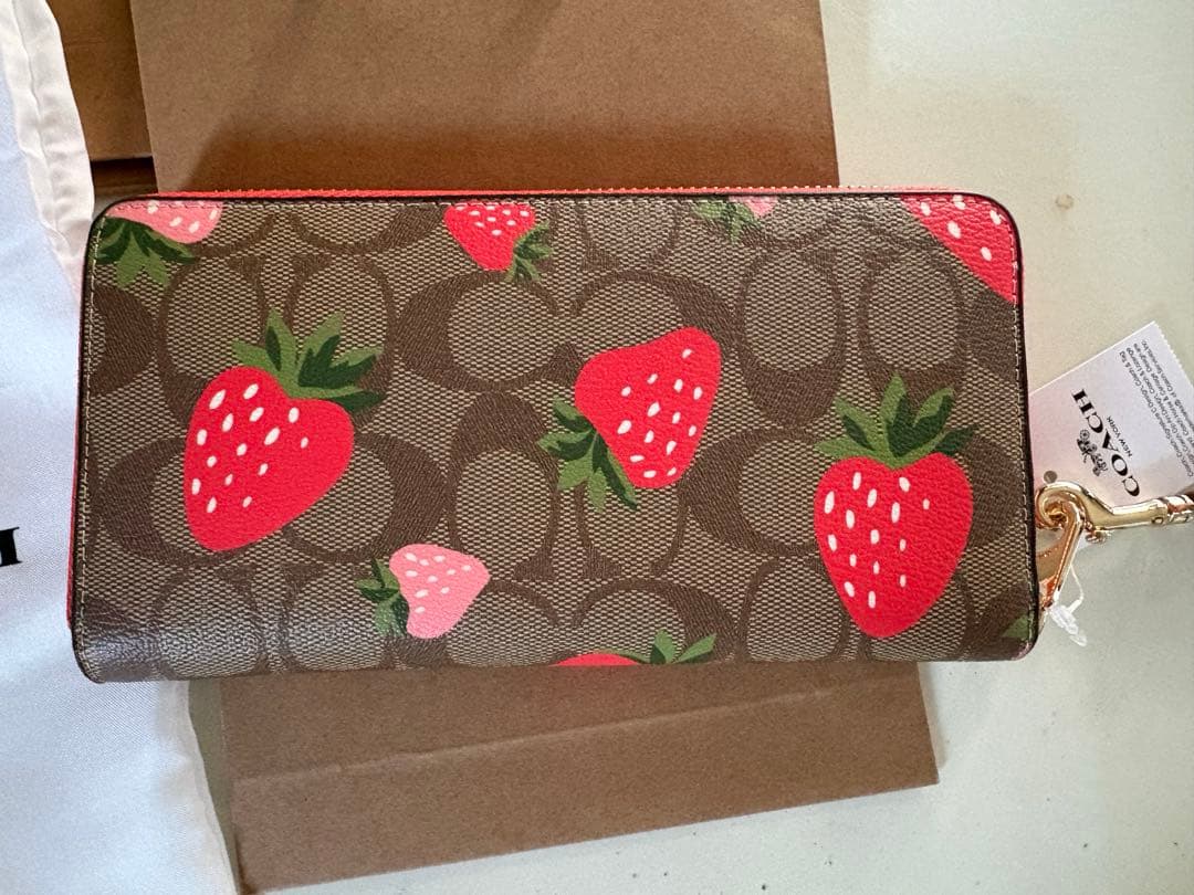 コーチ 長財布 ストロベリー