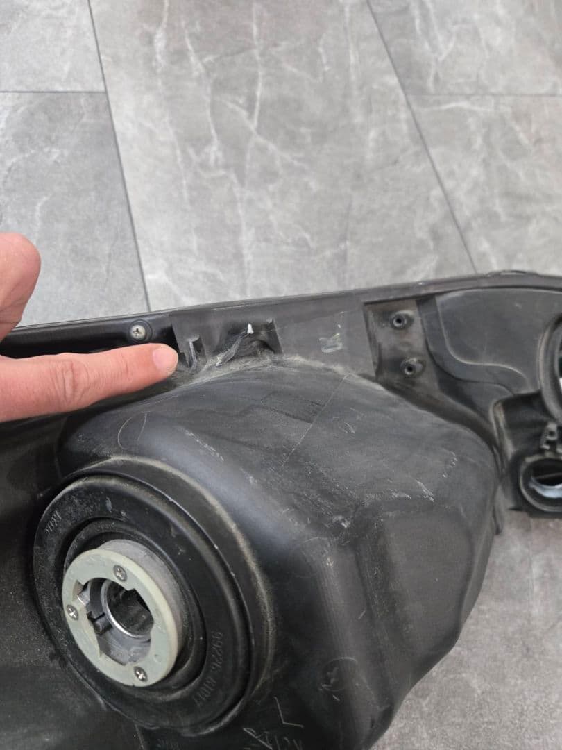 ZSU60W　トヨタ　60ハリアー　ヘッドライト