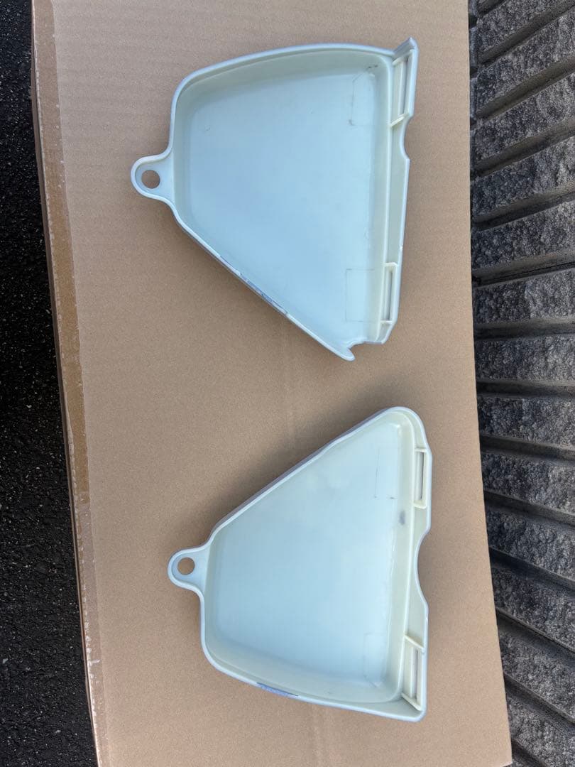 未使用新品 リプロ CB400F用 タンク サイドカバー 未塗装