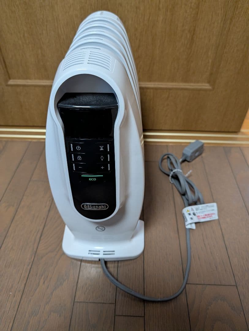 【送料無料】デロンギ　小型オイルヒーター NJ0505E ～3畳用