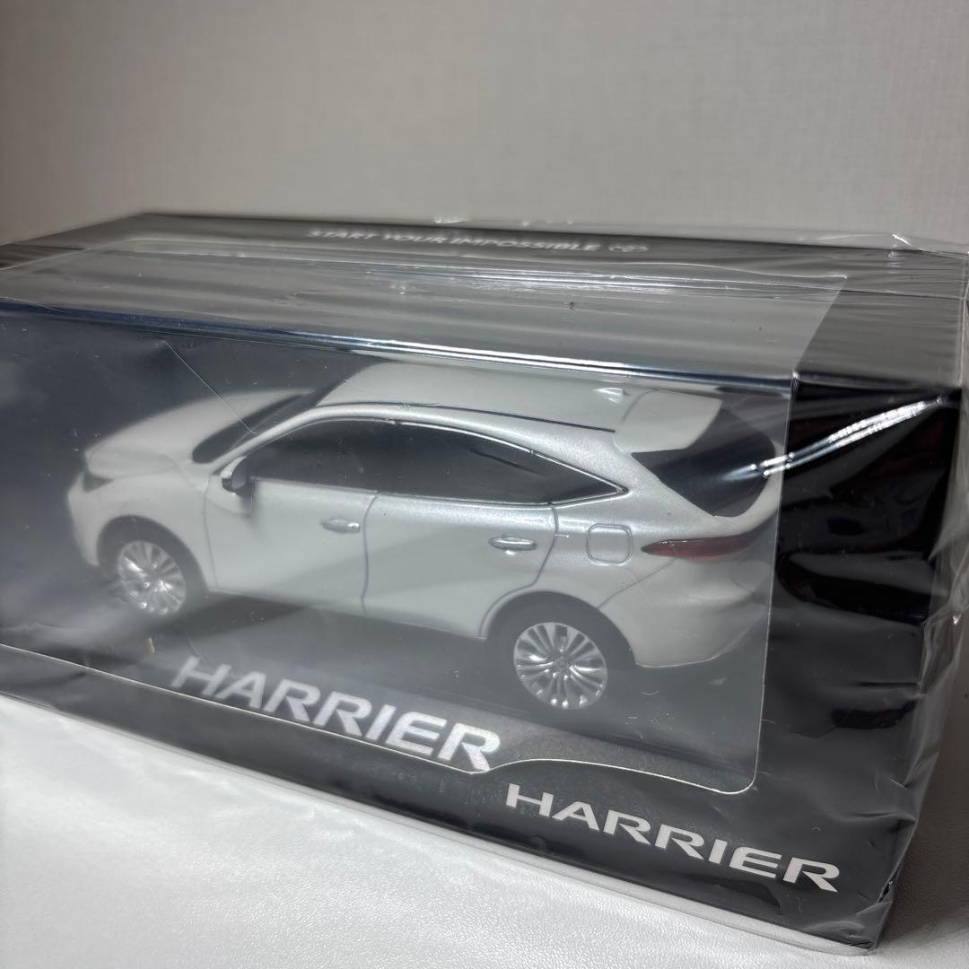 正規品販売中 ハリアーミニカー　ホワイトパール　新品未開封透明ケース入り