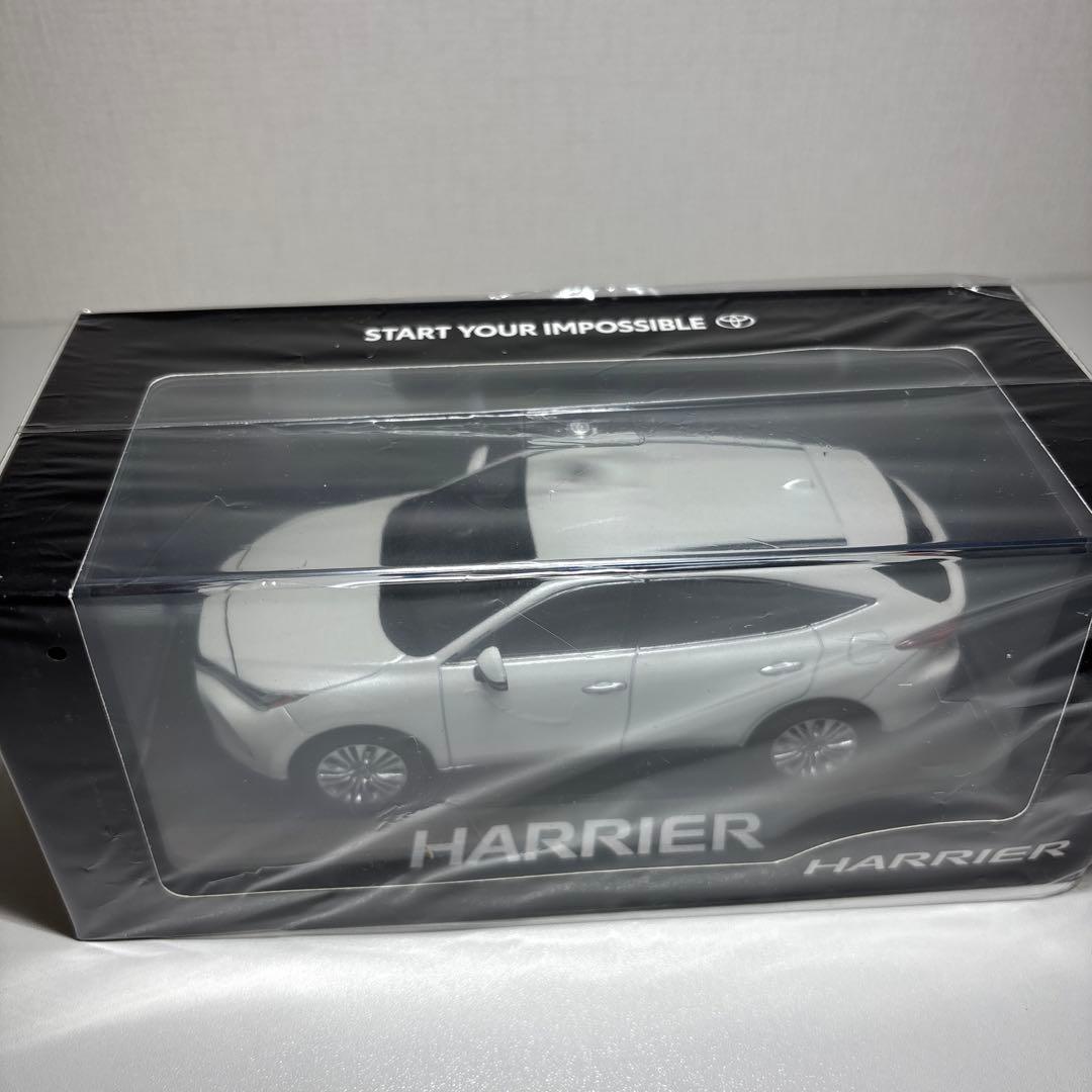 正規品販売中 ハリアーミニカー　ホワイトパール　新品未開封透明ケース入り