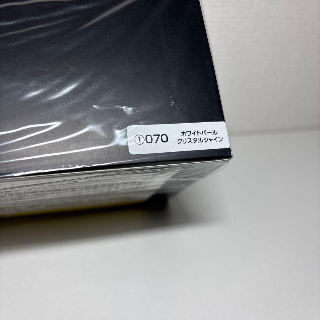 正規品販売中 ハリアーミニカー　ホワイトパール　新品未開封透明ケース入り