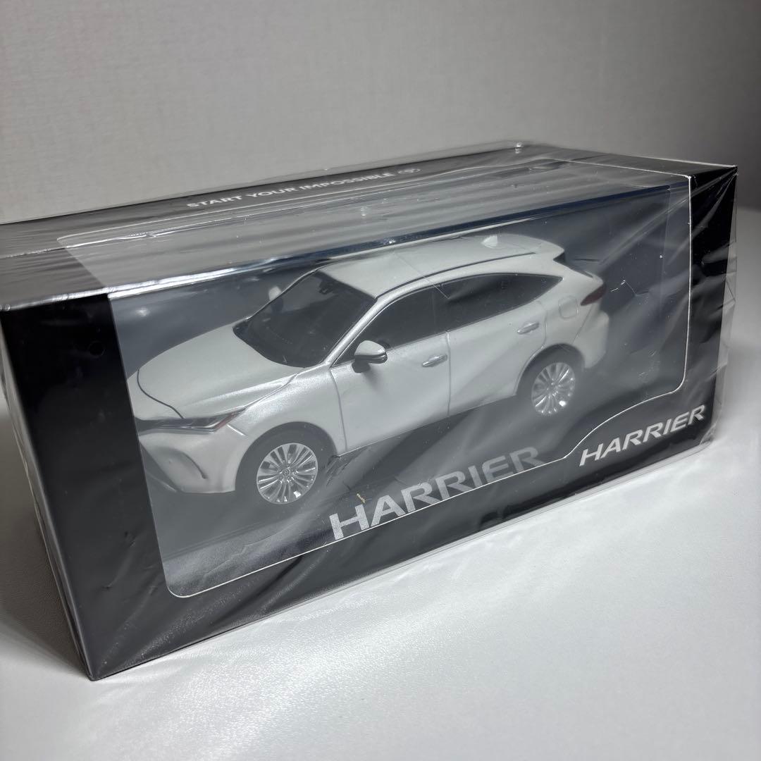 正規品販売中 ハリアーミニカー　ホワイトパール　新品未開封透明ケース入り