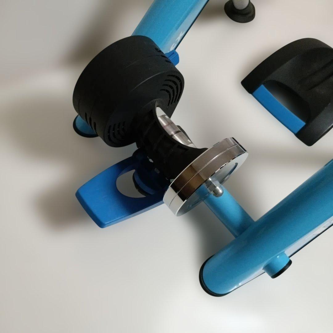 TACX 『Satori Smart』　ローラー台　ライトブルー