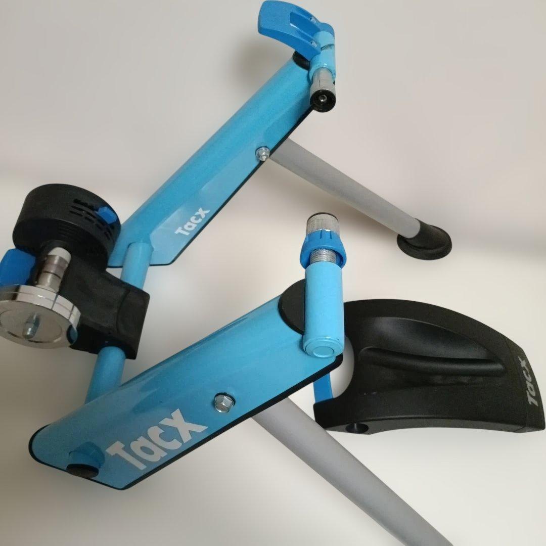 TACX 『Satori Smart』　ローラー台　ライトブルー