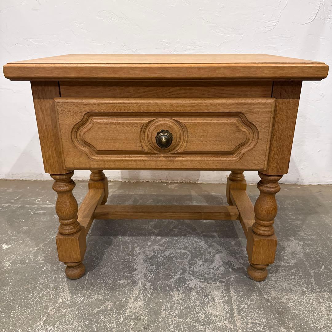 ビンテージ　木製サイドテーブル　ベッドサイドテーブル　引き出し付き　1