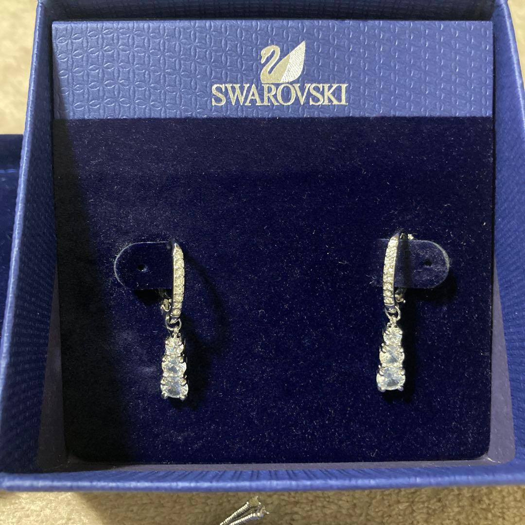 Swarovski ダイヤモンド型クリスタルピアス