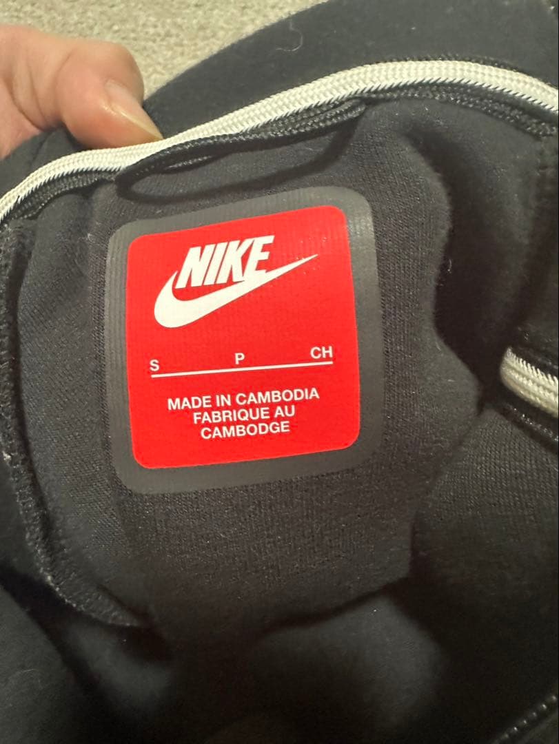 nike テックフリース　sサイズ