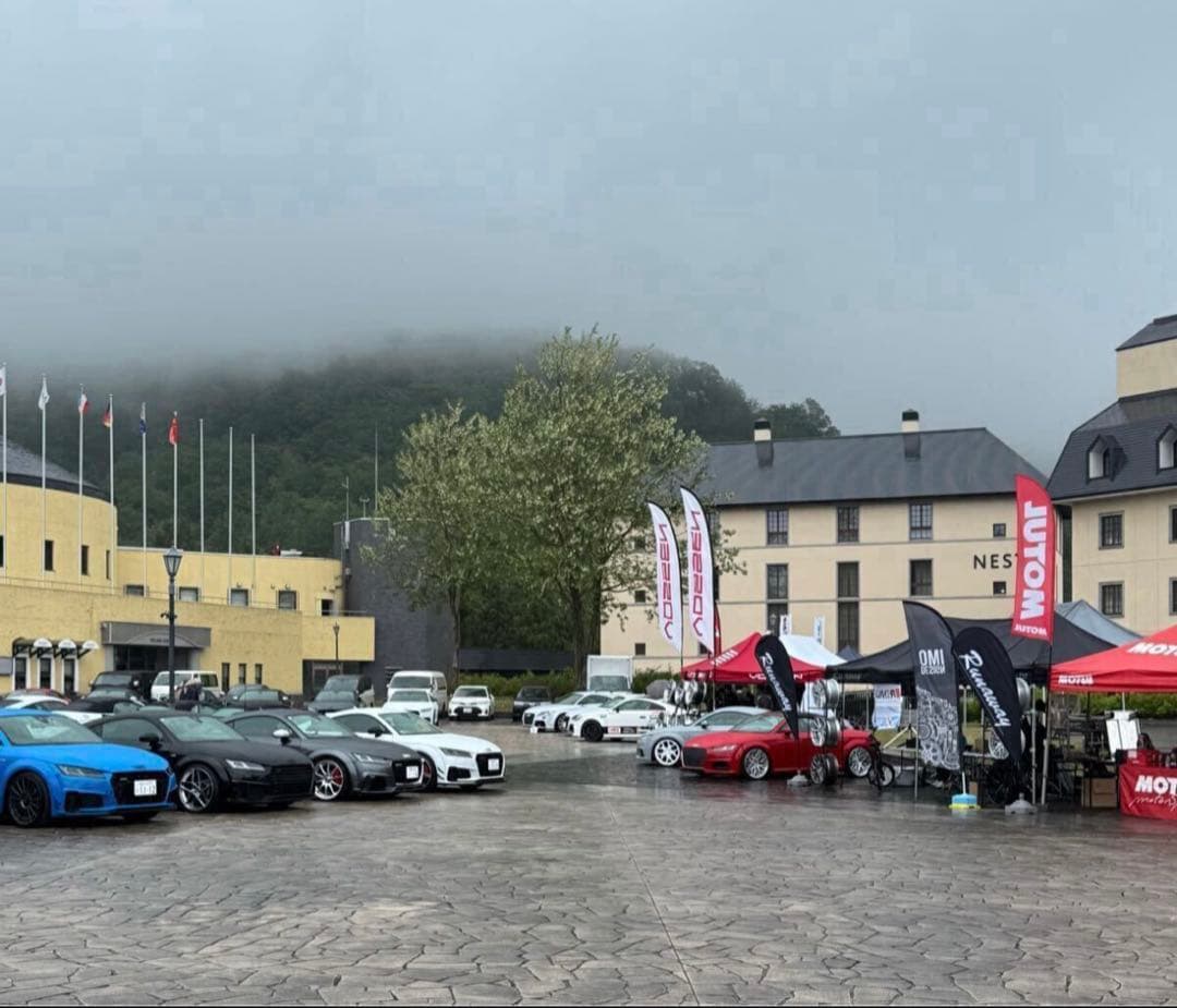 数量限定、AUDI TT（8S）専用モニターステー　非売品（艶消し黒塗装済み）